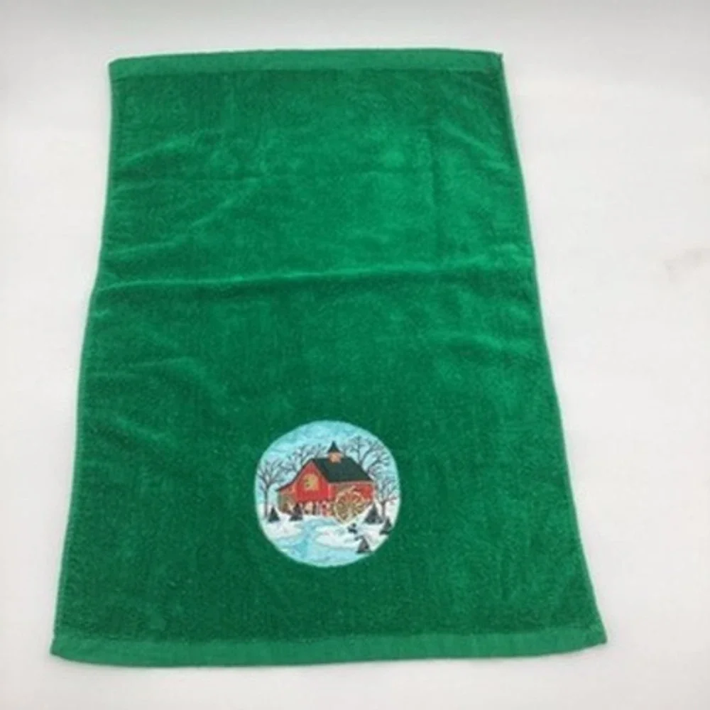 Set of 2 Vintage‎ Cannon Christmas Towels Set Red Santa Green Barn Winter Scene